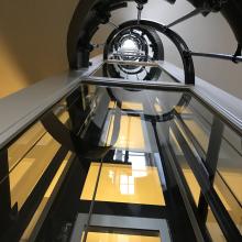 vue montante cage escalier et ascenseur rue Amsterdam